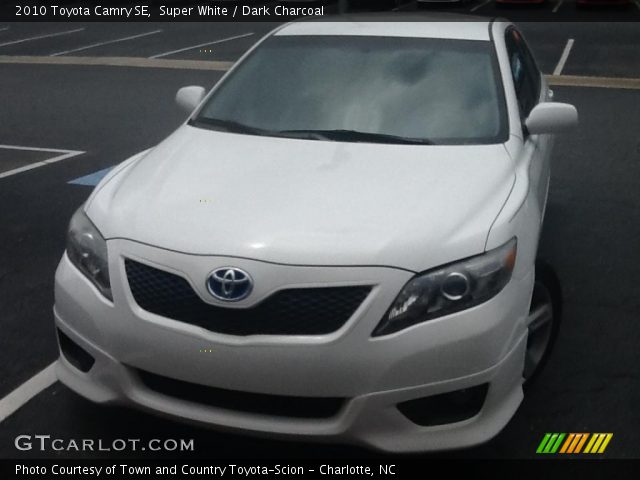 2010 Toyota Camry SE in Super White