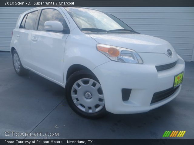 2010 Scion xD  in Super White