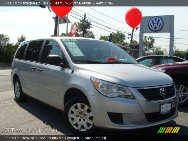 2010 Volkswagen Routan S in Mercury Silver Metallic