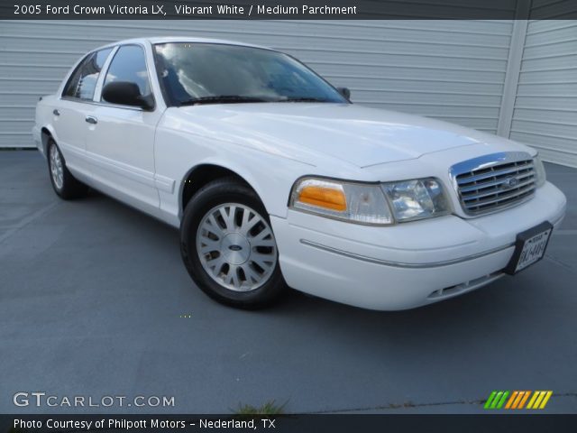 2005 Ford Crown Victoria LX in Vibrant White