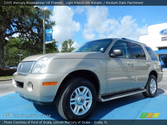 2005 Mercury Mountaineer V8 Premier in Light French Silk Metallic