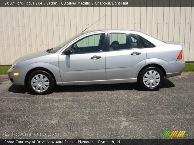 2007 Ford Focus ZX4 S Sedan in CD Silver Metallic