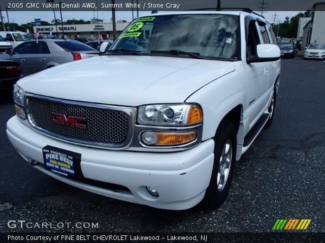 2005 GMC Yukon Denali AWD in Summit White