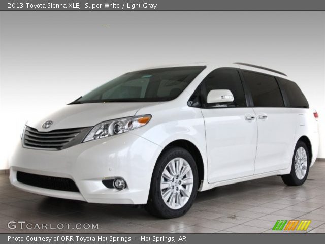 2013 Toyota Sienna XLE in Super White