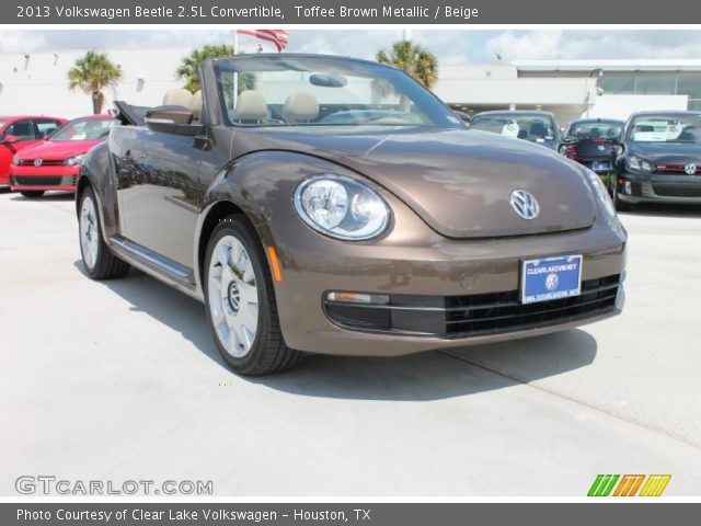 2013 Volkswagen Beetle 2.5L Convertible in Toffee Brown Metallic