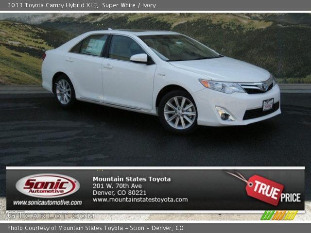 2013 Toyota Camry Hybrid XLE in Super White