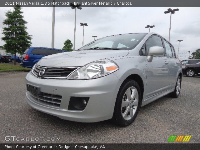 2011 Nissan versa hatchback silver #3