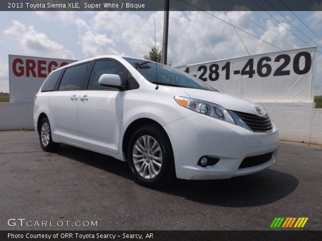 2013 Toyota Sienna XLE in Super White