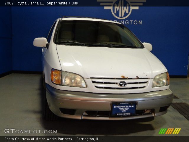 2002 Toyota Sienna LE in Super White