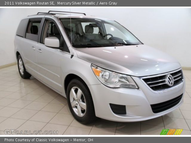 2011 Volkswagen Routan SE in Mercury Silver Metallic