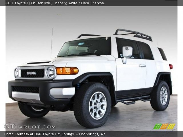 2013 Toyota FJ Cruiser 4WD in Iceberg White