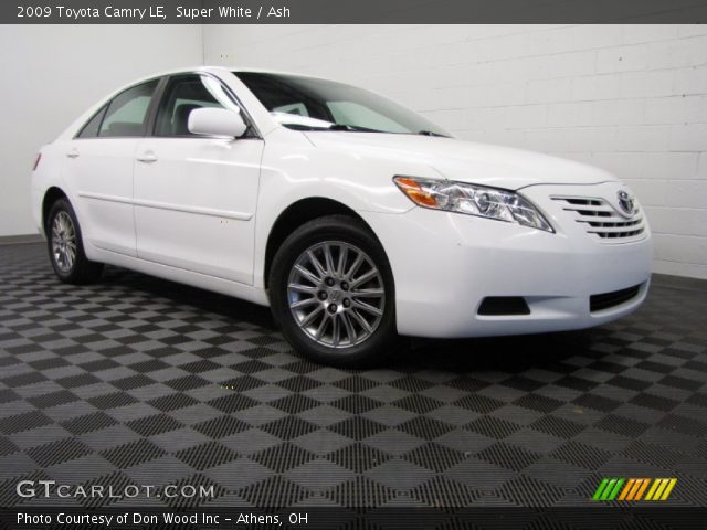 2009 Toyota Camry LE in Super White