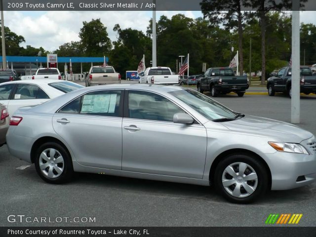2009 Toyota Camry LE in Classic Silver Metallic