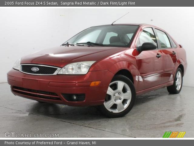 2005 Ford Focus ZX4 S Sedan in Sangria Red Metallic