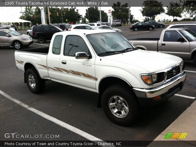 1995 Toyota Tacoma V6 Extended Cab 4x4 in White