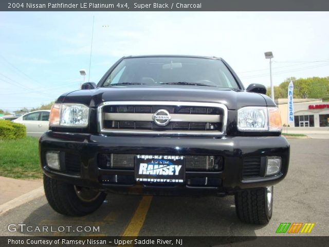 2004 Nissan Pathfinder LE Platinum 4x4 in Super Black
