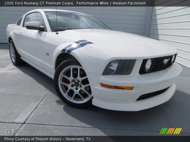 Performance White 2005 Ford Mustang Gt Premium Coupe
