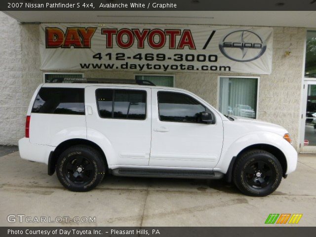 2007 Nissan Pathfinder S 4x4 in Avalanche White