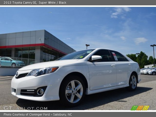 2013 Toyota Camry SE in Super White