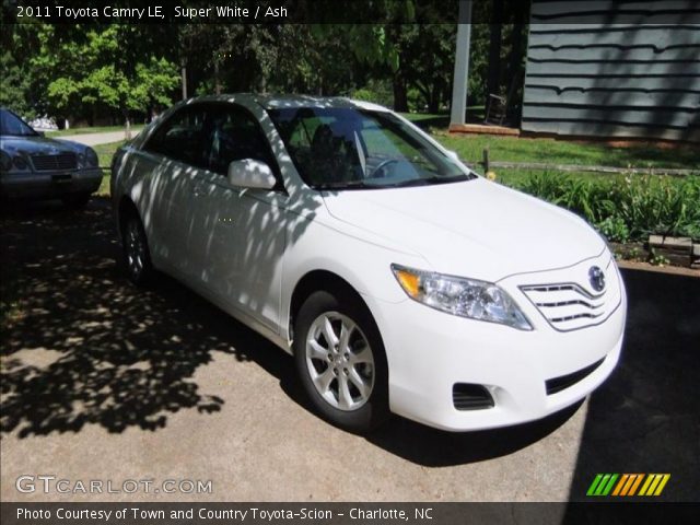 2011 Toyota Camry LE in Super White