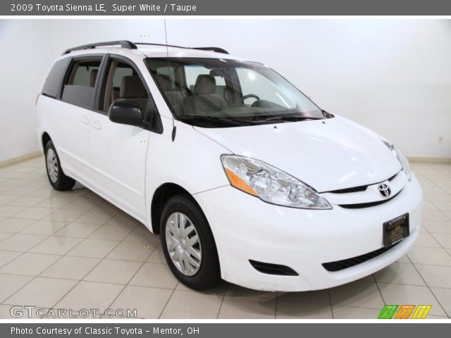 2009 Toyota Sienna LE in Super White