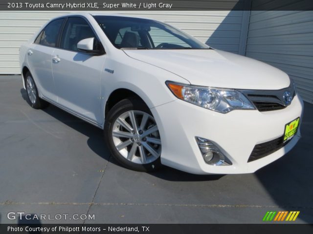2013 Toyota Camry Hybrid XLE in Super White