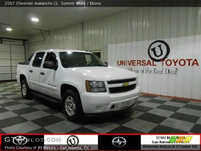 2007 Chevrolet Avalanche LS in Summit White