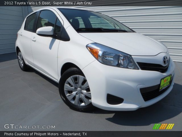 2012 Toyota Yaris L 5 Door in Super White