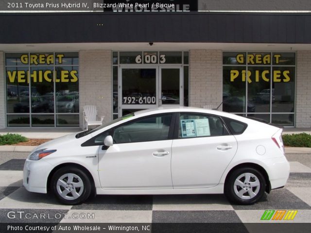 2011 Toyota Prius Hybrid IV in Blizzard White Pearl