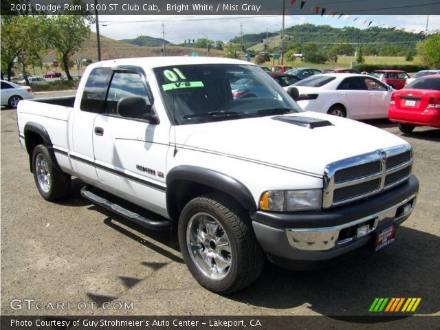 2001 Dodge Ram 1500 ST Club Cab in Bright White