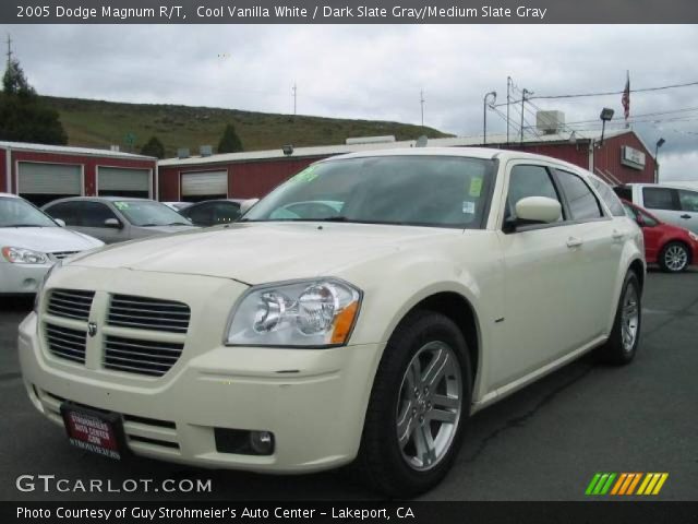 2005 Dodge Magnum R/T in Cool Vanilla White
