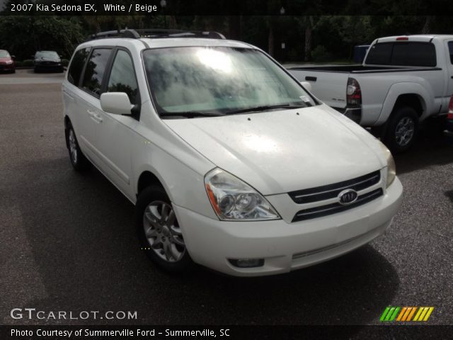 2007 Kia Sedona EX in White