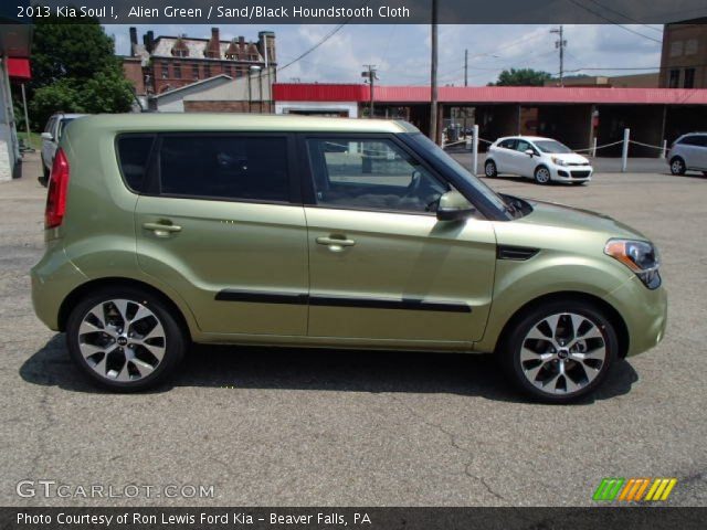 2013 Kia Soul ! in Alien Green