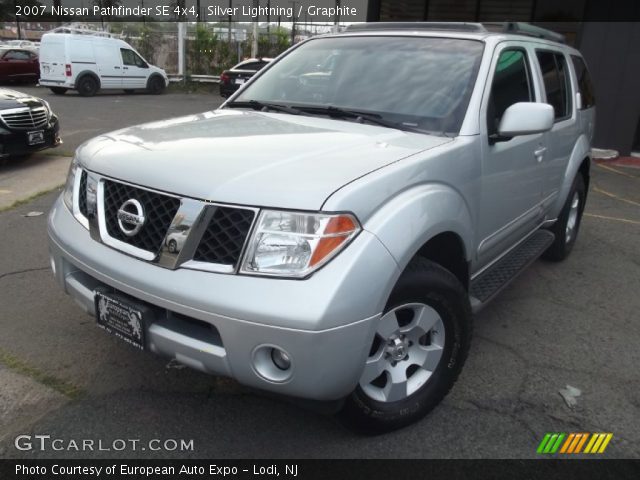 2007 Nissan Pathfinder SE 4x4 in Silver Lightning