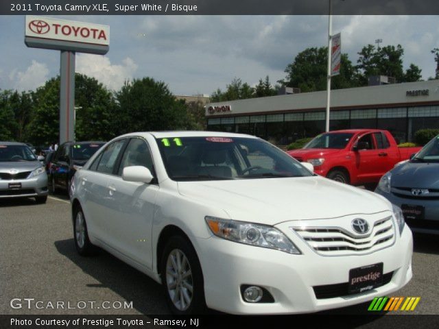 2011 Toyota Camry XLE in Super White