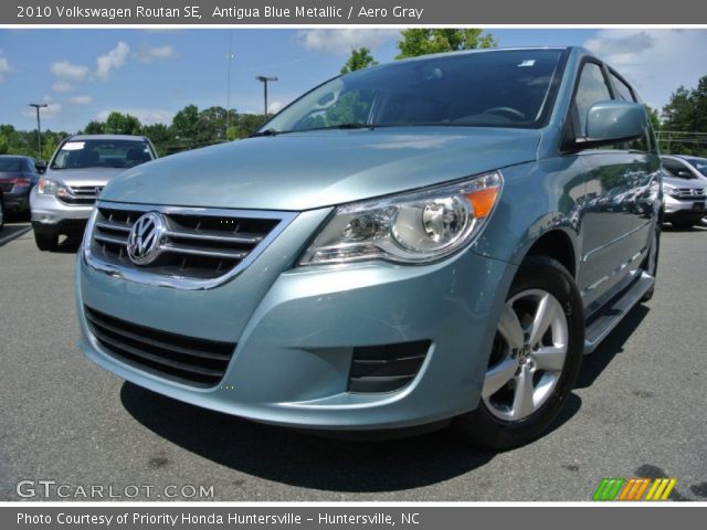 2010 Volkswagen Routan SE in Antigua Blue Metallic