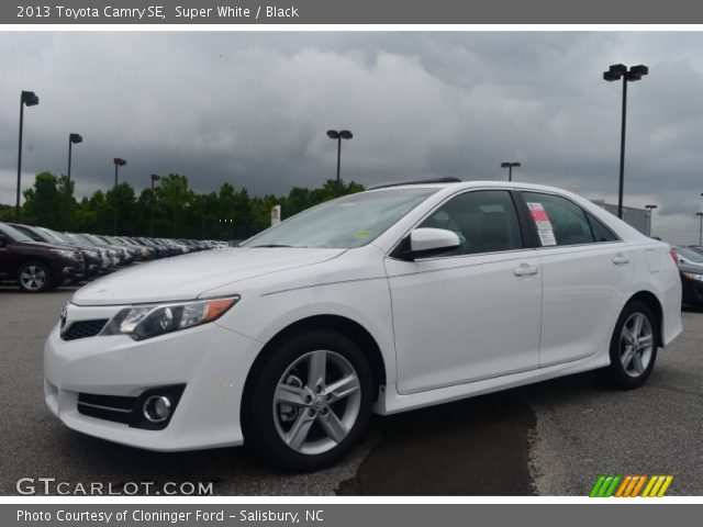 2013 Toyota Camry SE in Super White