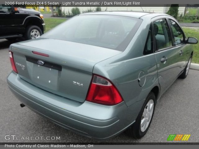 2006 Ford Focus ZX4 S Sedan in Light Tundra Metallic