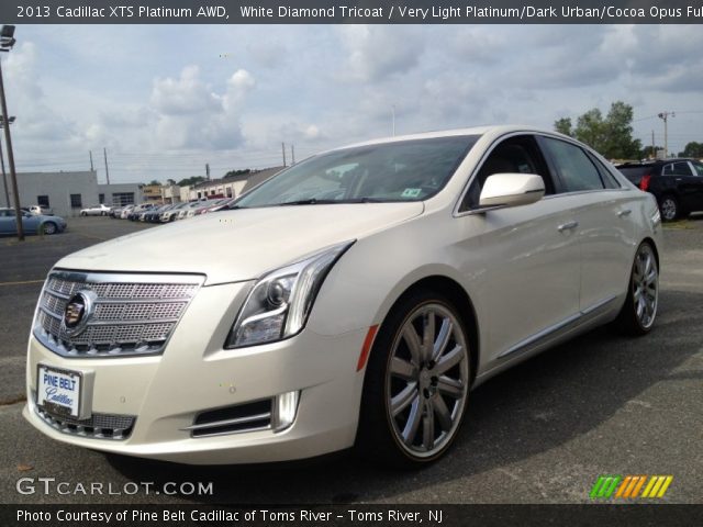 2013 Cadillac XTS Platinum AWD in White Diamond Tricoat