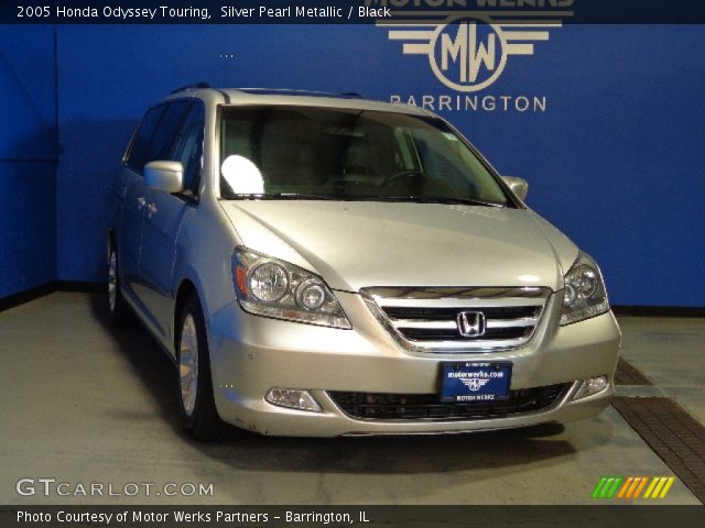 2005 Honda Odyssey Touring in Silver Pearl Metallic