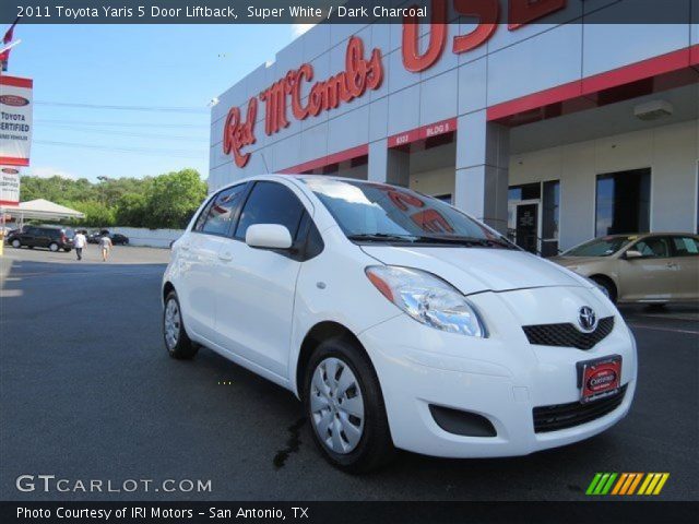2011 Toyota Yaris 5 Door Liftback in Super White