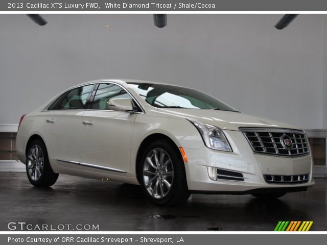 2013 Cadillac XTS Luxury FWD in White Diamond Tricoat