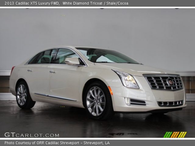 2013 Cadillac XTS Luxury FWD in White Diamond Tricoat