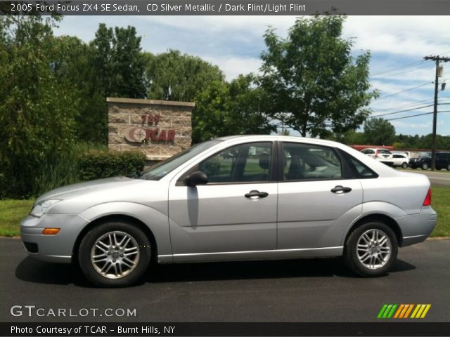 2005 Ford Focus ZX4 SE Sedan in CD Silver Metallic