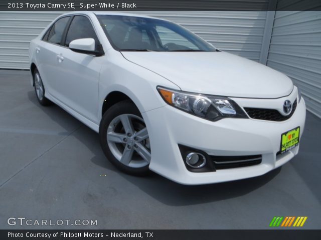 2013 Toyota Camry SE in Super White