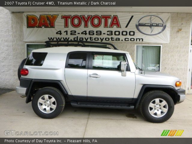 2007 Toyota FJ Cruiser 4WD in Titanium Metallic