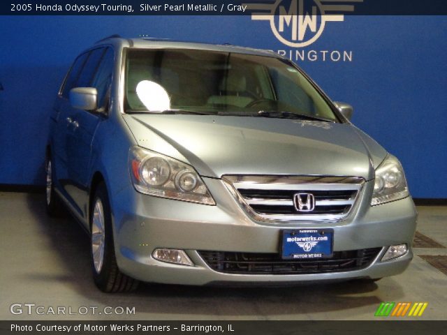 2005 Honda Odyssey Touring in Silver Pearl Metallic