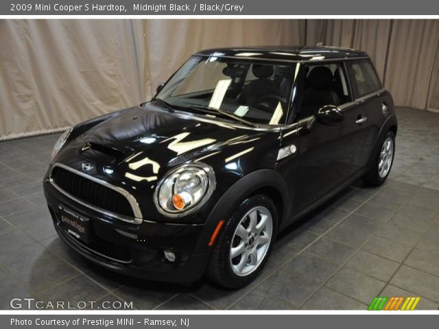 2009 Mini Cooper S Hardtop in Midnight Black