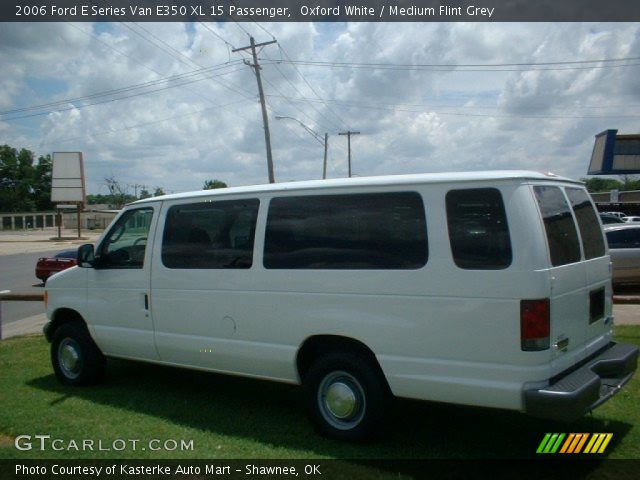 2006 Ford E Series Van E350 XL 15 Passenger in Oxford White