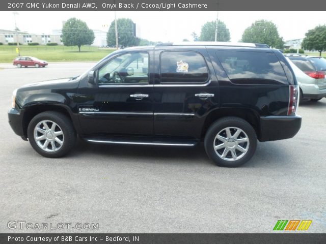 2007 GMC Yukon Denali AWD in Onyx Black